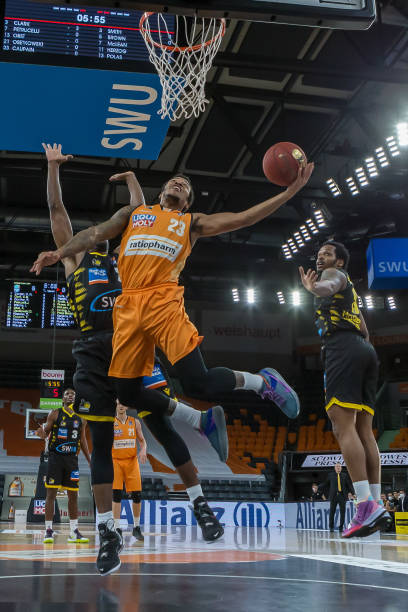 锯战让球迷 锯战让球迷